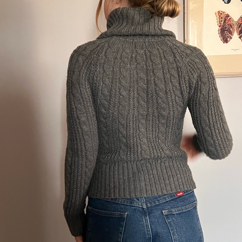 Gray sweater - Picture 4 of 5
